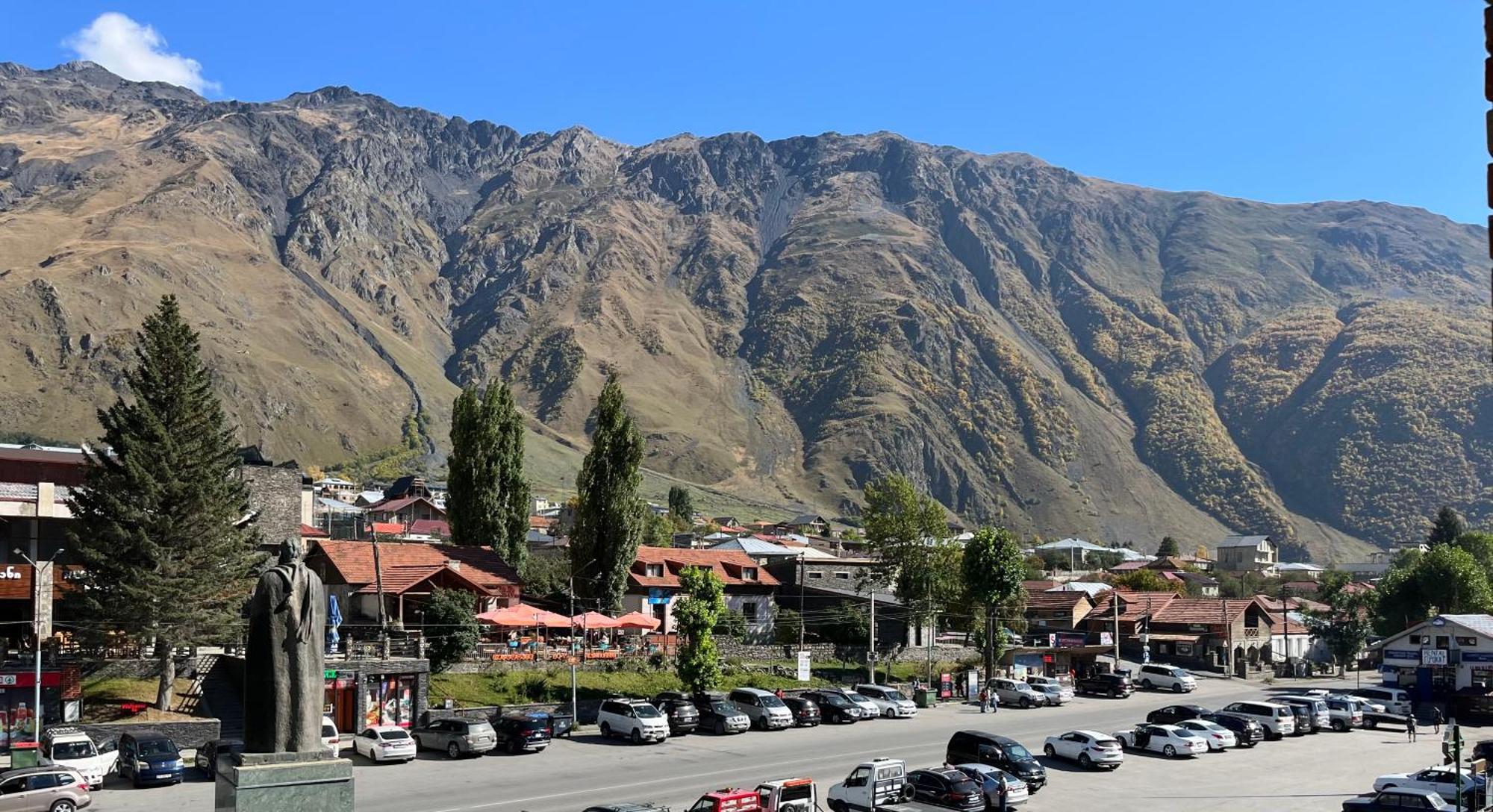 Hotel Stancia Kazbegi - City Center Екстер'єр фото