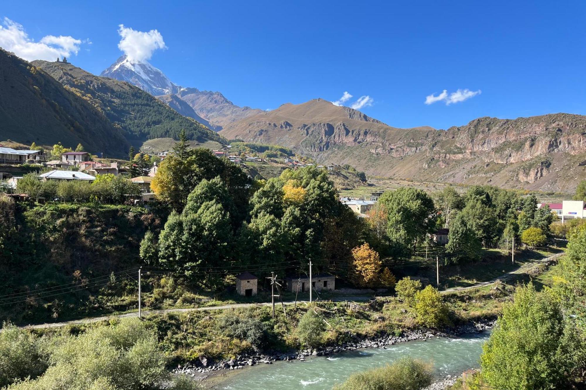 Hotel Stancia Kazbegi - City Center Екстер'єр фото
