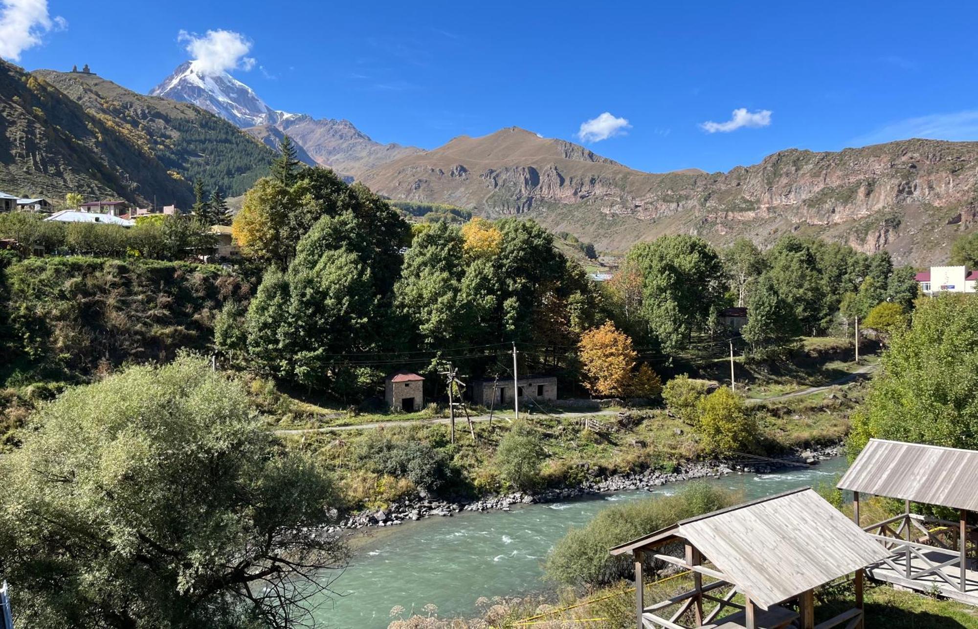 Hotel Stancia Kazbegi - City Center Екстер'єр фото